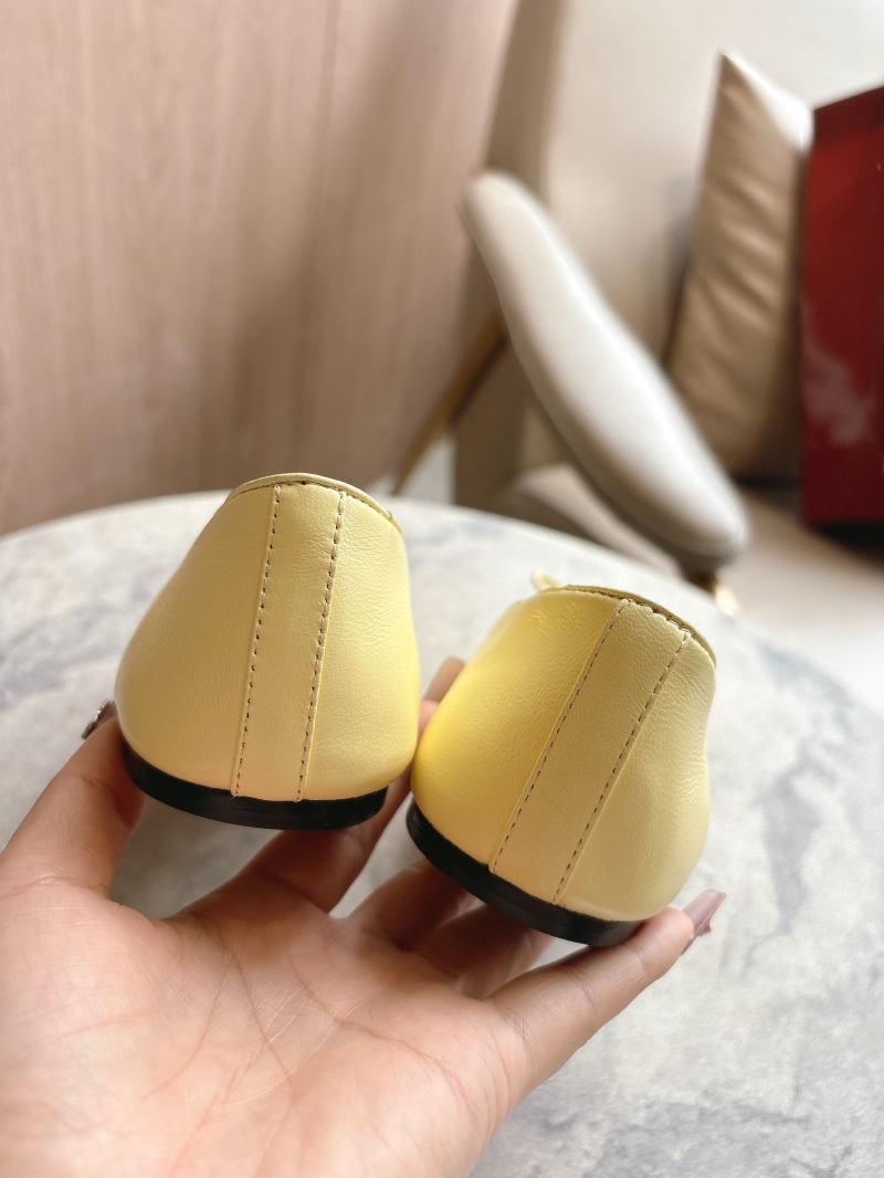 Gvc*1 flat shoes